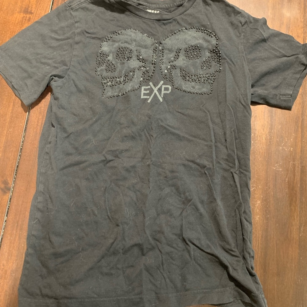 Express Mens x small tee. Smoke free home